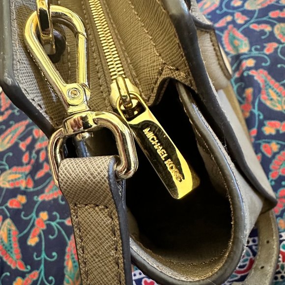 Michael Kors Selma Saffiano Leather Medium Satchel - Picture 8 of 9